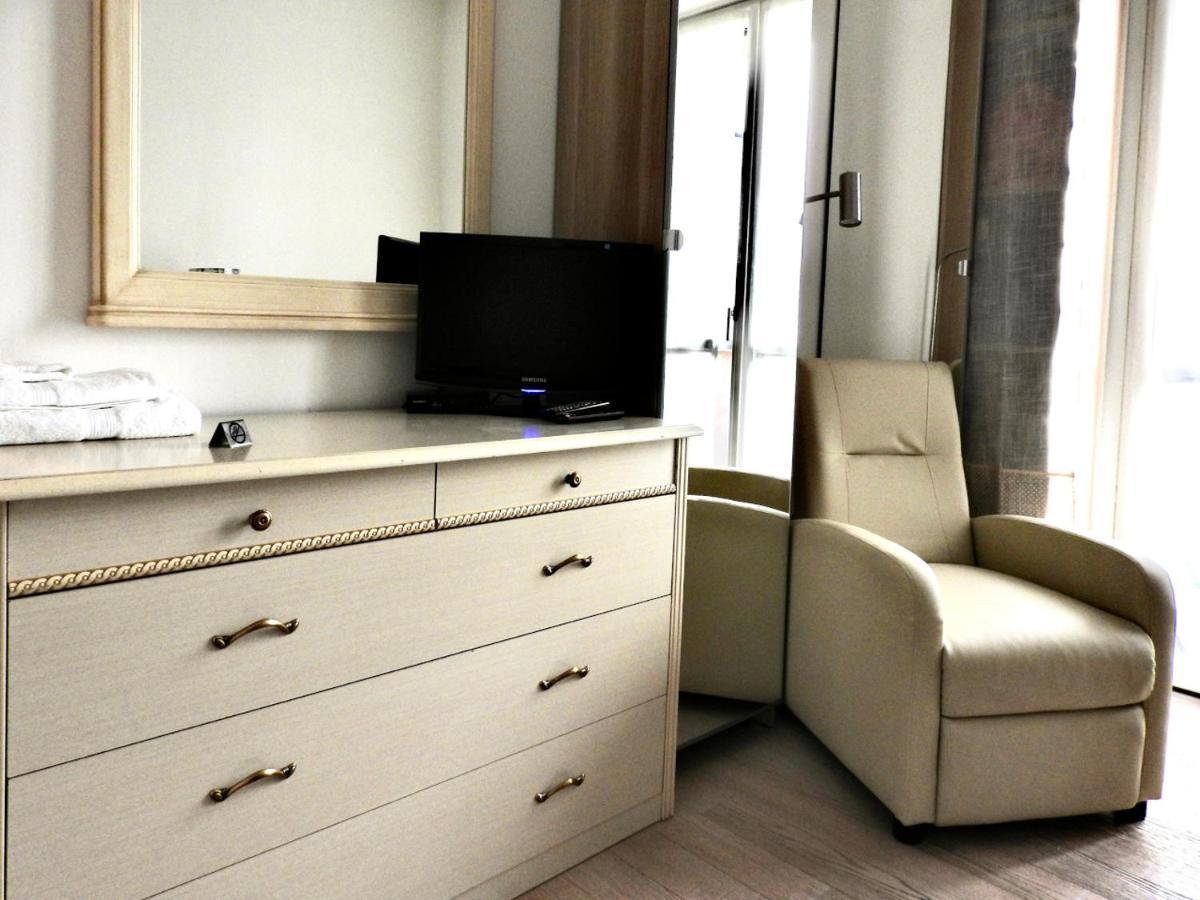 Sole Tra I Pini - Foresteria Lombarda Parabiago Ngoại thất bức ảnh