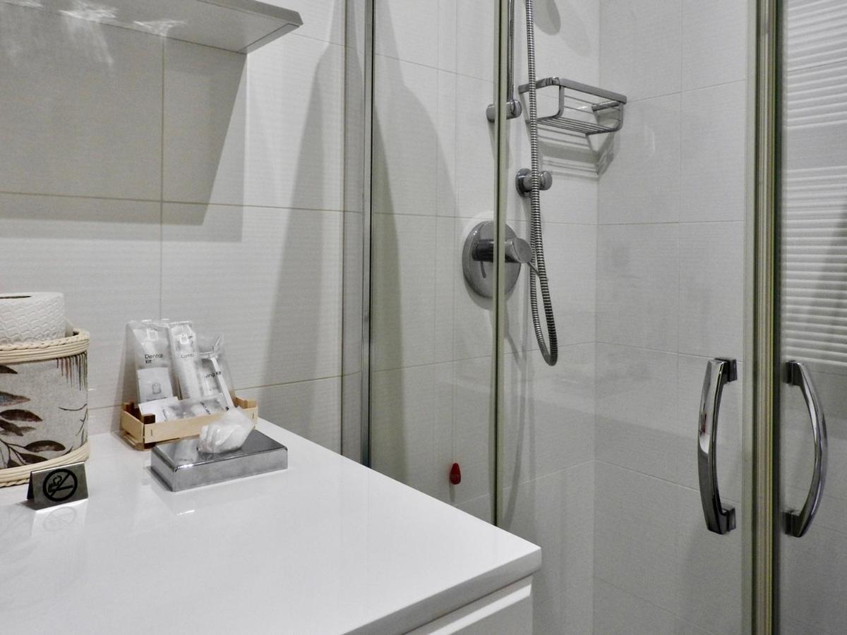 Sole Tra I Pini - Foresteria Lombarda Parabiago Ngoại thất bức ảnh
