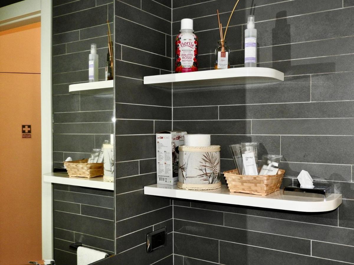 Sole Tra I Pini - Foresteria Lombarda Parabiago Ngoại thất bức ảnh